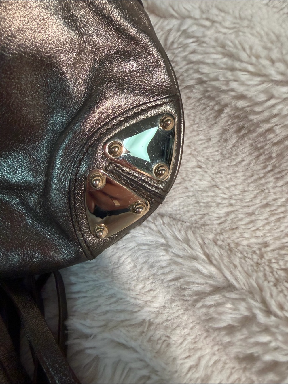 Gucci Small Indy Babouska Metallic Leather Bamboo Tassel Bag - Picture 9 of 16
